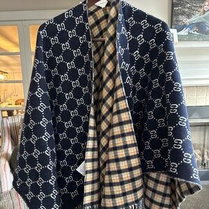 💙💛Like New Gucci Wool Cape💛💙